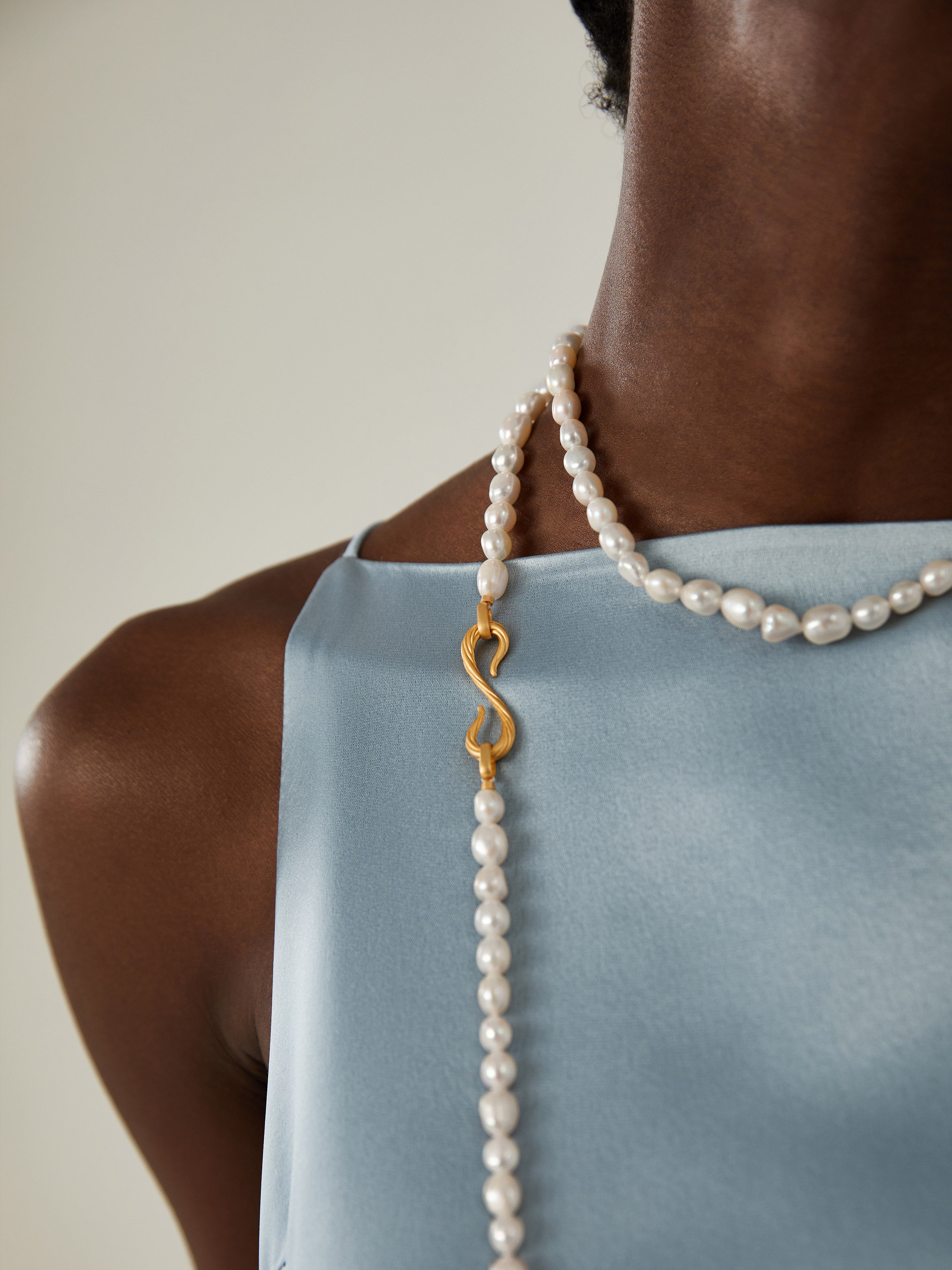 Chain Clasp with Pearl Necklace