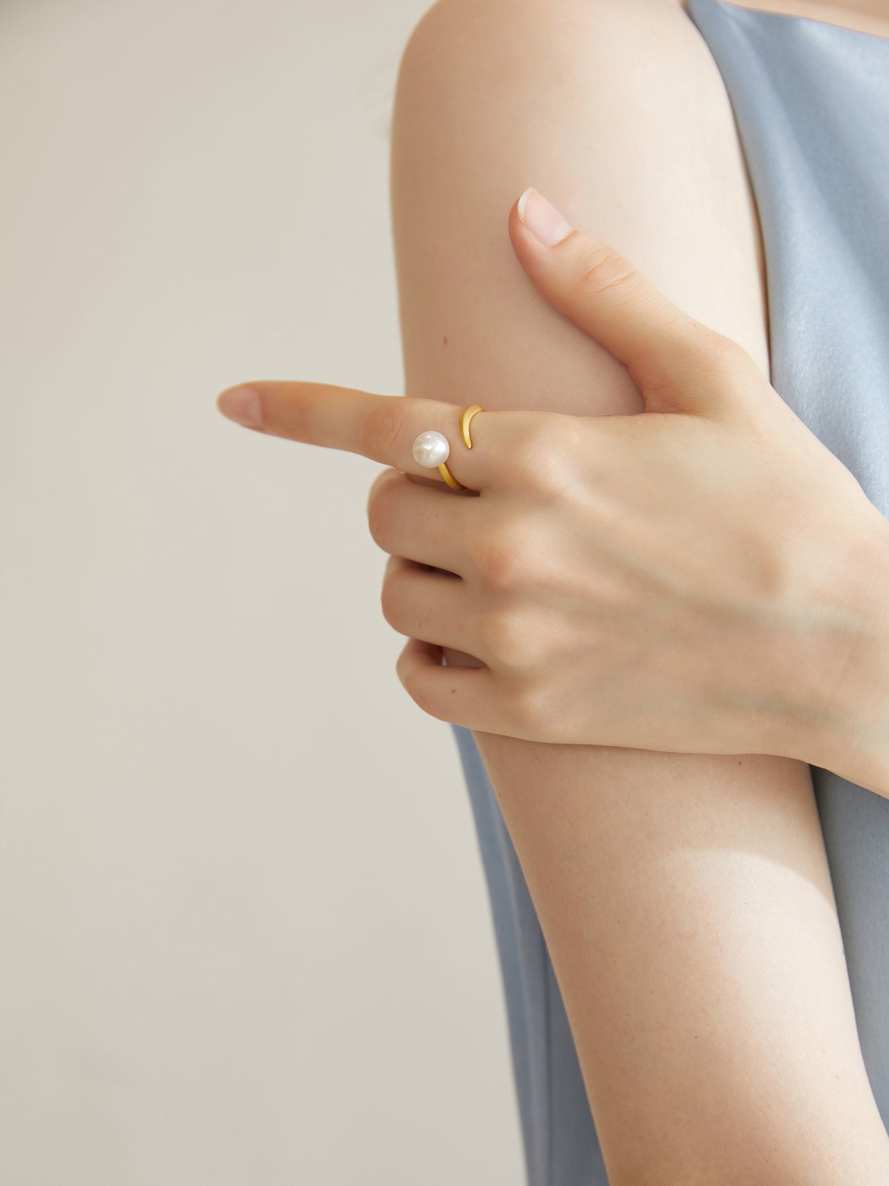 Dainty Pearl Ring