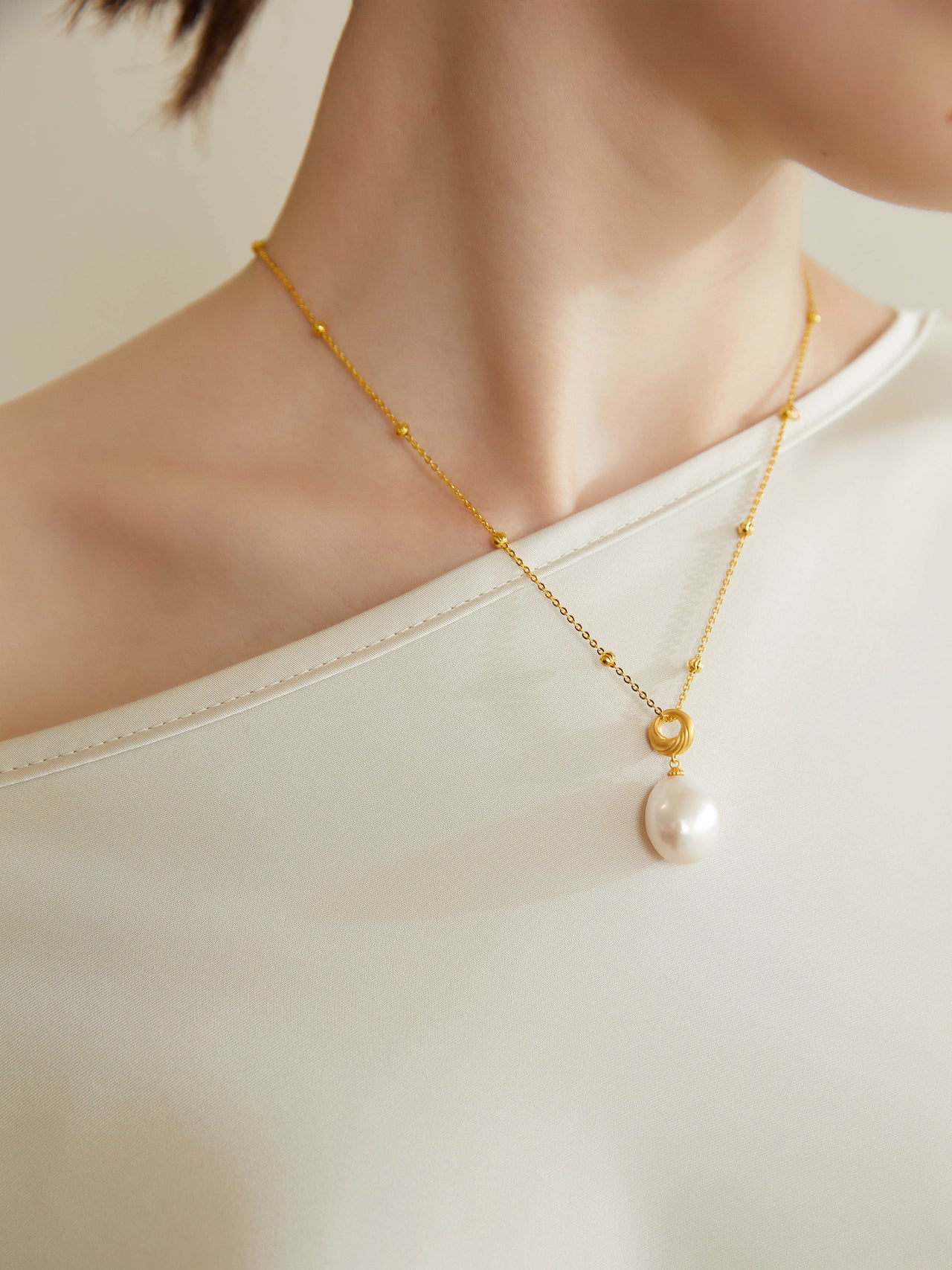 Solitaire Pearl Pendant