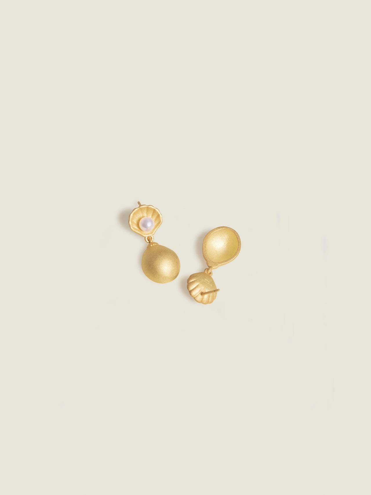 Venus Pearl Earrings