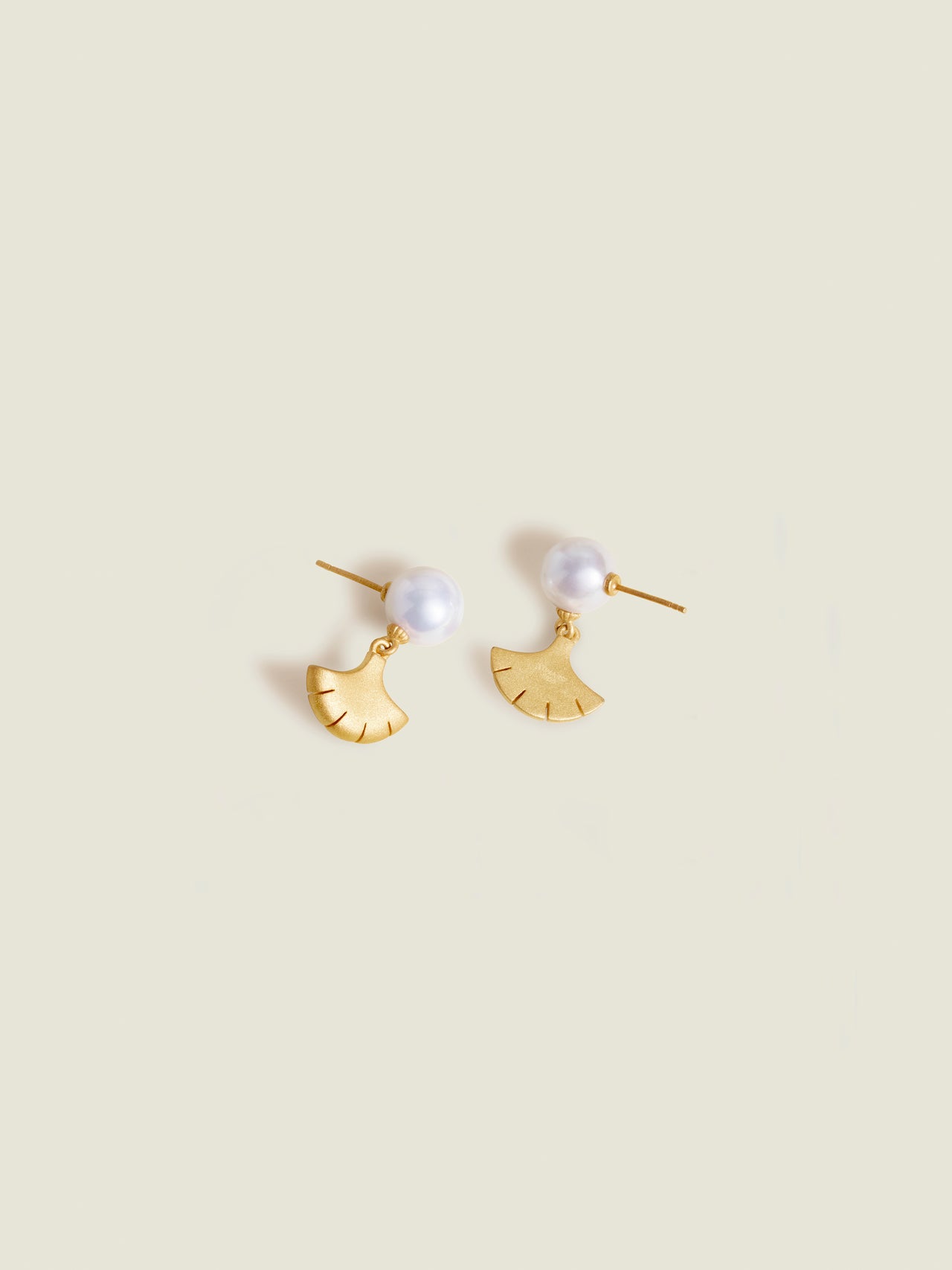 Ginkgo Aura Pearl Earrings