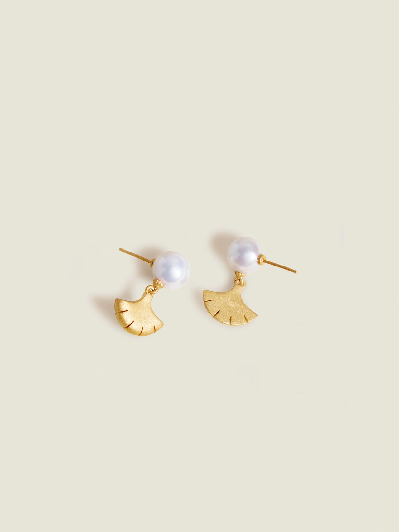 Ginkgo Aura Pearl Earrings