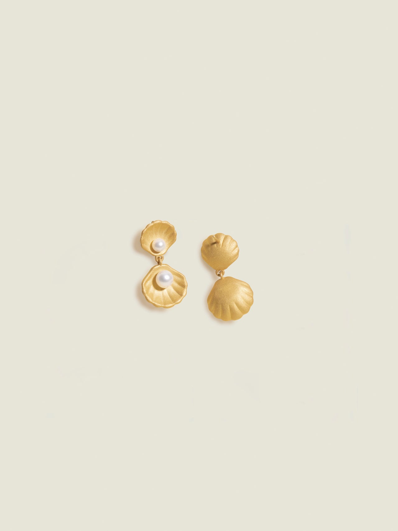 Shell Pearl Earrings