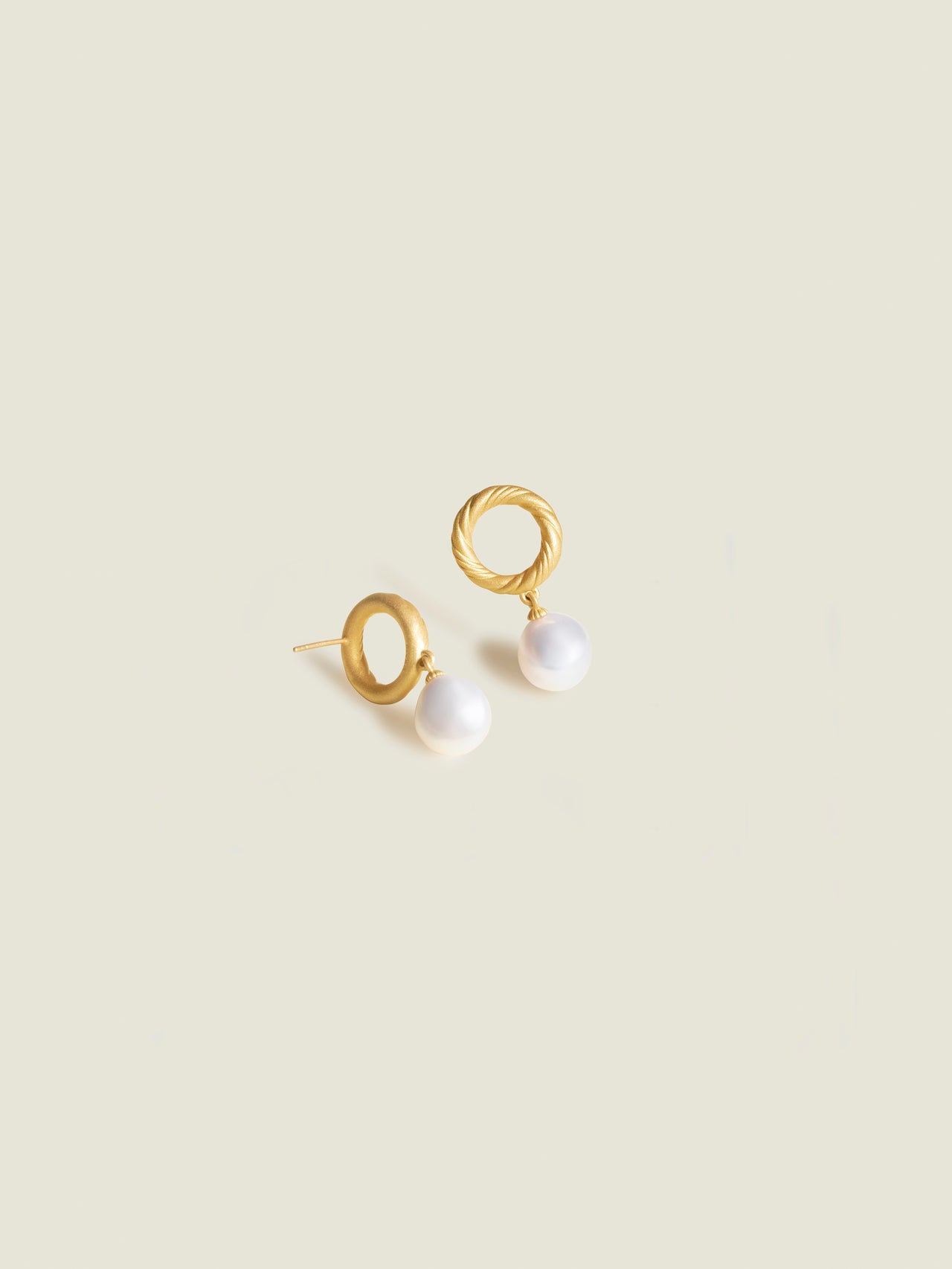 Golden Twirl Pearl Earrings