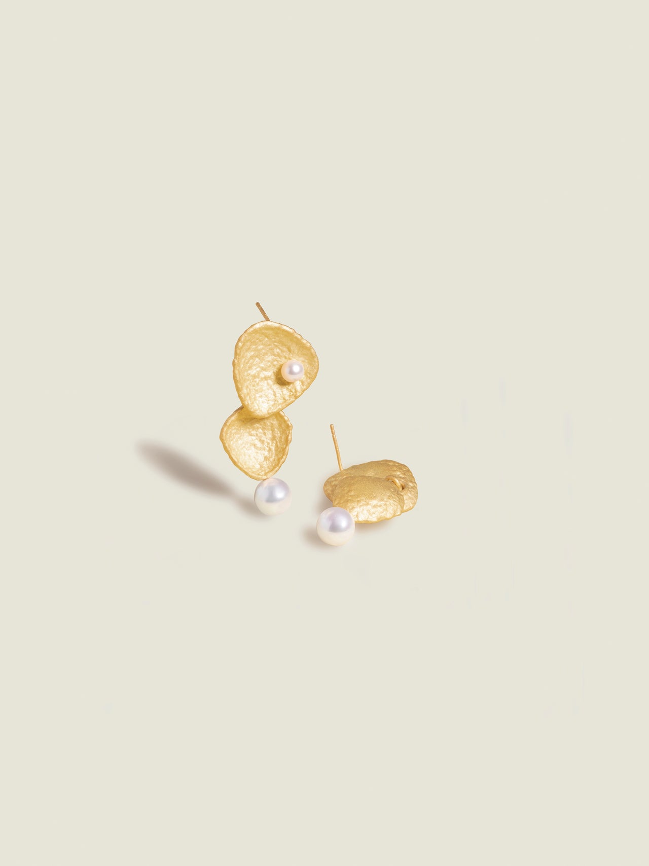 Golden Foliage Pearl Earrings