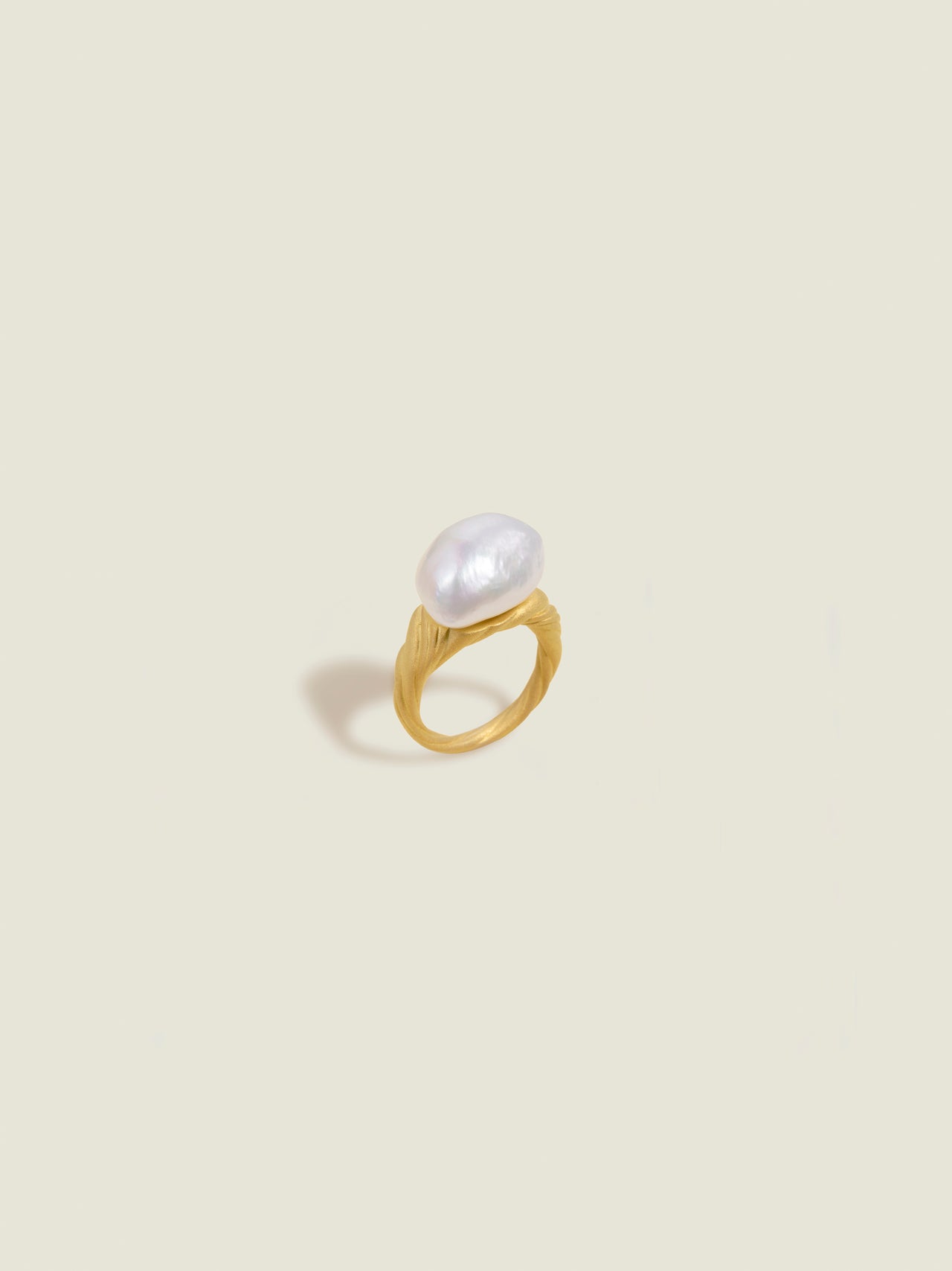 Twist Baroque Pearl Ring